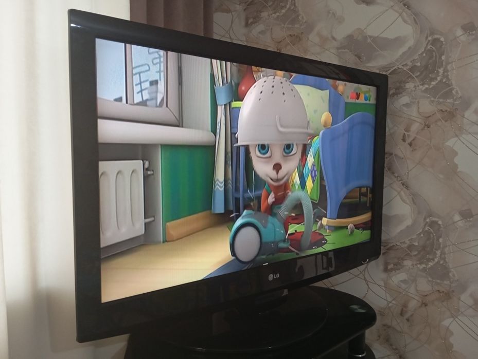 Продам телевизор LG, диагональ 107