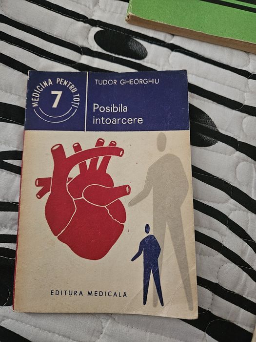 7 cărți vechi diferite