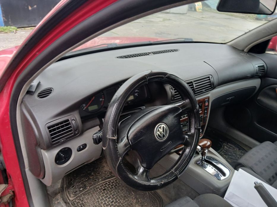 ЗА ЧАСТИ Автомобилът Volkswagen Passat 1.9 tdi