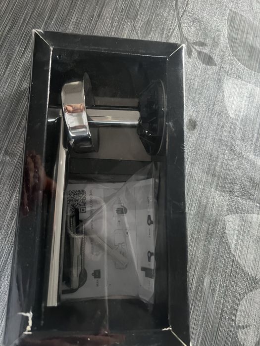 Стойка / държач за тоалетна хартия