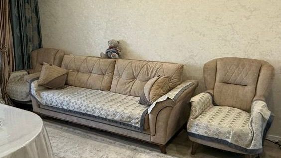 Продам диван с двумя креслами