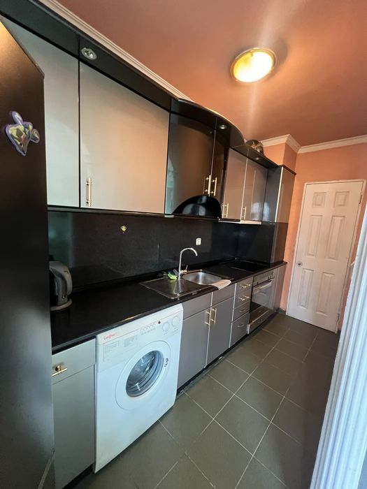 Дава се под наем Тристаен апартамент в София, Зона Б-5 - 90 кв.м за 650 € - Снимка #2