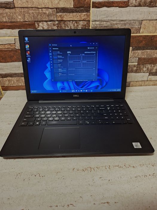 Laptop DELL, i7 10510u, 16 GB RAM, SSD M2 250 GB, GPU Radeon 610
