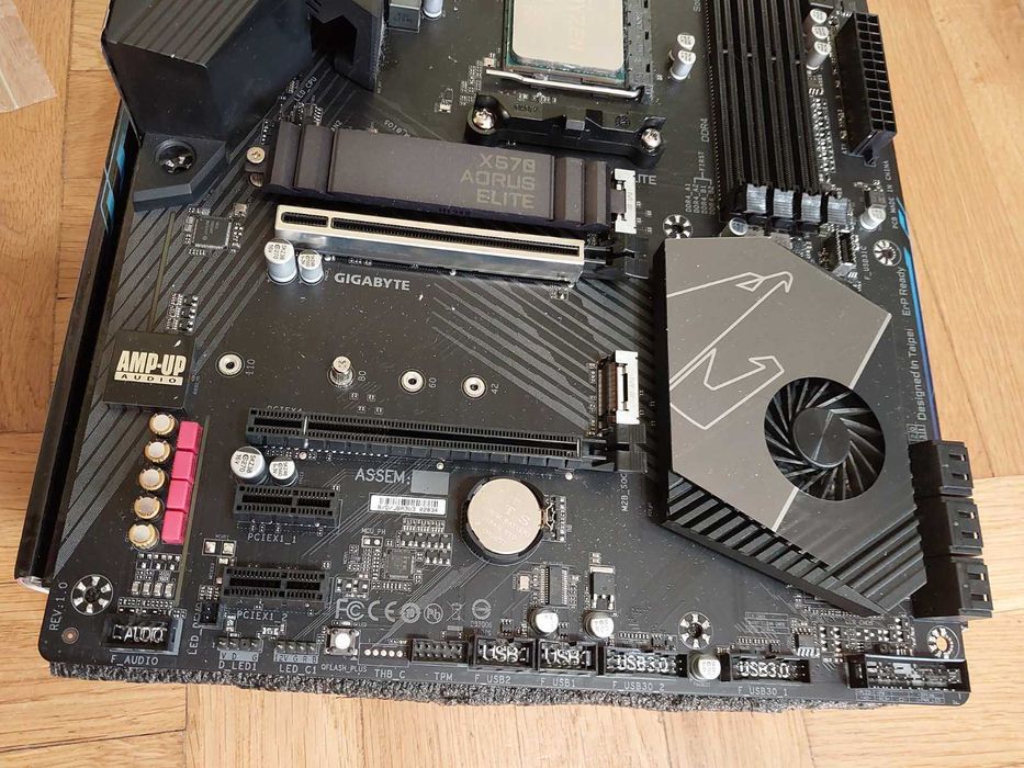 AMD Ryzen 9 3900X + Gigabyte X570 Aorus Elite