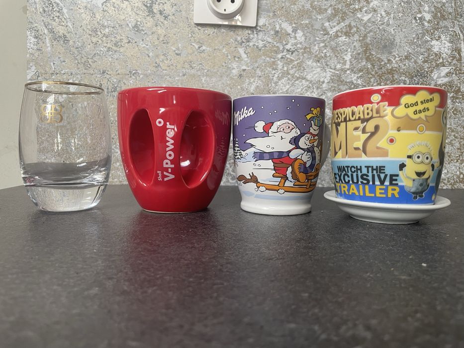 4 броя чаши.