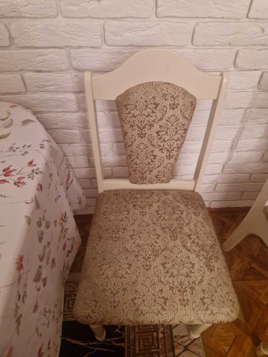 Стол и стулья срочно торг.