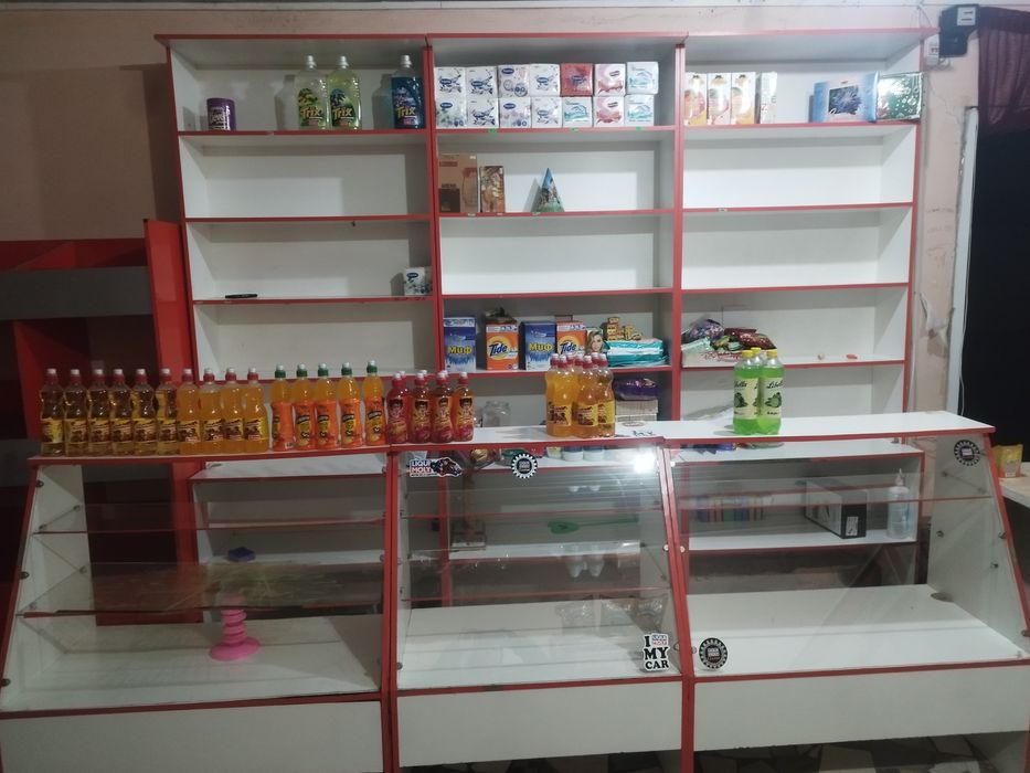 Продаю полки и холодильники б/у