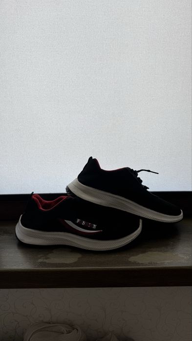 Кроссовки сетки.