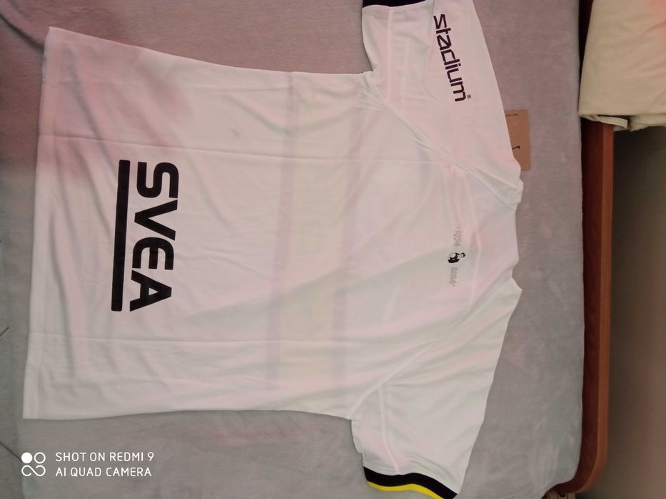 чисто нови тениски