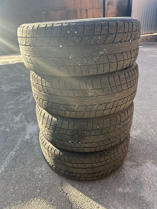 Продам три комлекта зимних шин R14,R15,R15