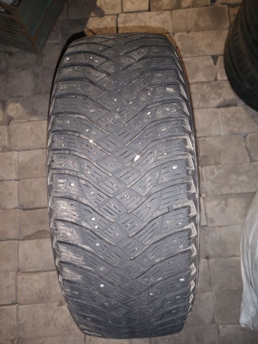 Зимние шины б/у GoodYear 235/60 R18