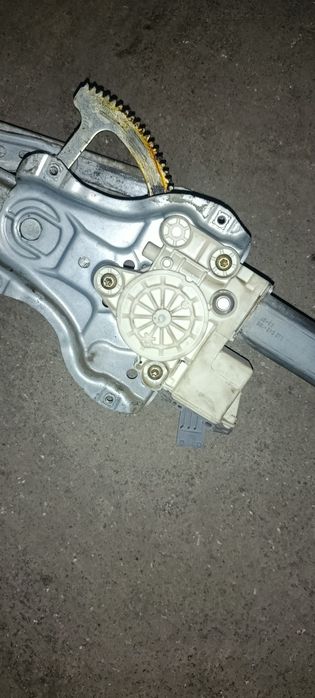 Моторчик стеклоподъёмника передний Тойота Авенсис