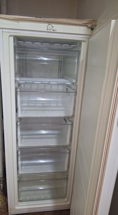 Продам морозильную камеру