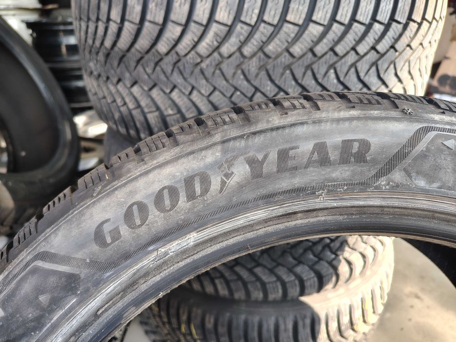 2бр.НОВИ зимни гуми GOOD YEAR 235 45 18 DOT24 цена за брой