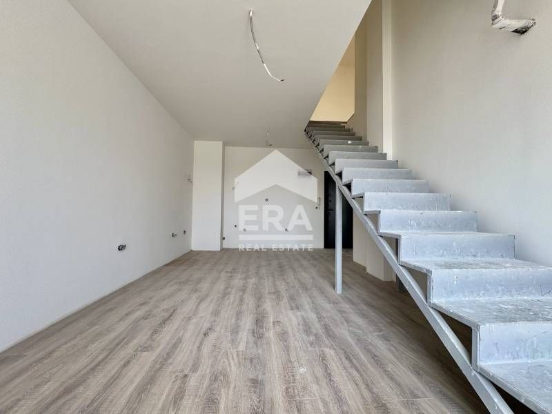 Многостаен апартамент с 3 спални, тип "мезонет", в нова сграда с разре