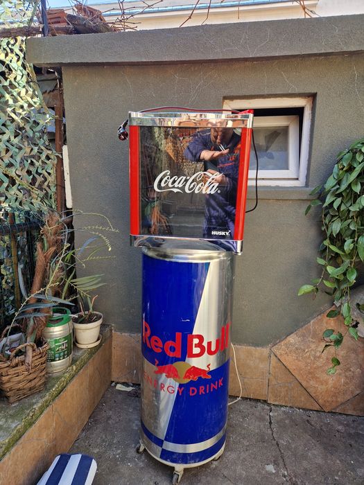 Светещи реклама и хладилник Red Bull