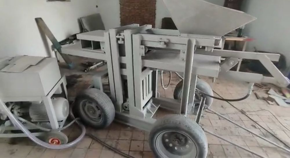 Станок  саманный кирпич