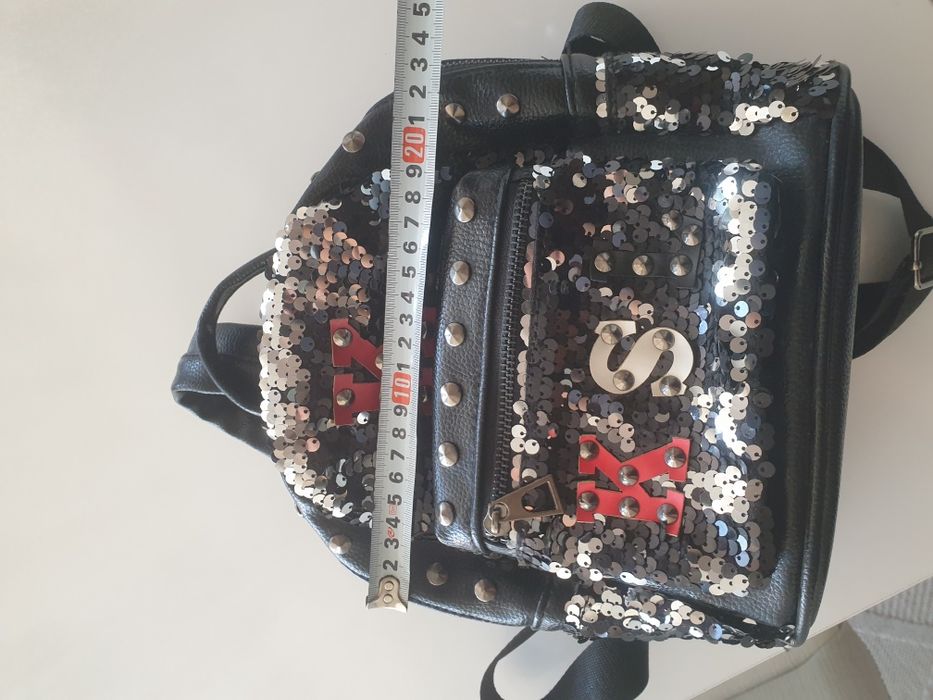 Дамска раница...