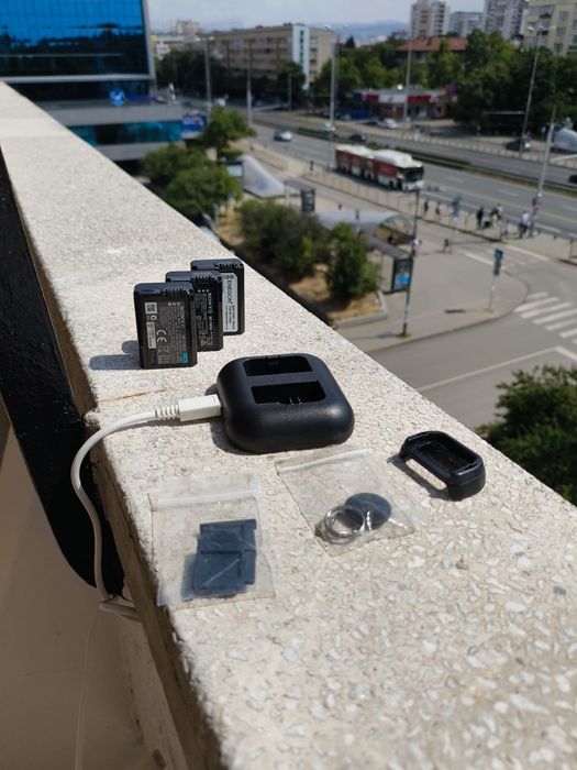 Камера Sony A6400 + 3 батерии със зарядно + аксесоари