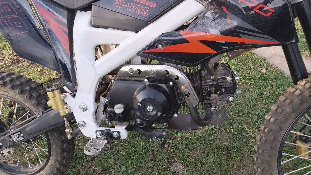 Vând cross KXD 125cc+casca