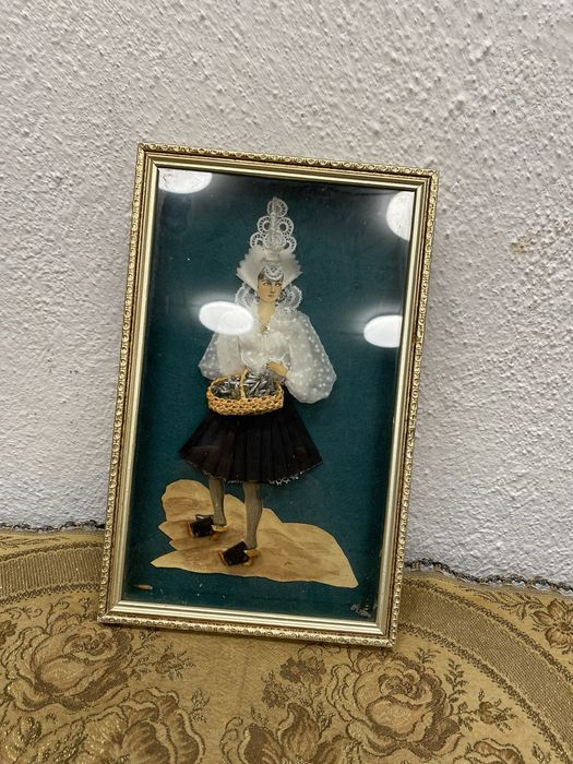 Ръчно бродирана картина с копринени конци