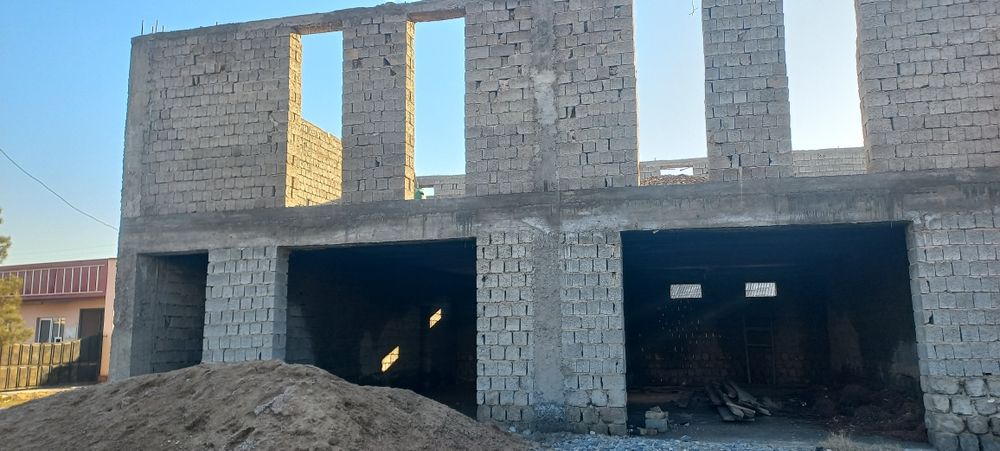 Eski Jomboy MFY markazida 2 qavatli bino sotiladi.  Kelishilgan narxda