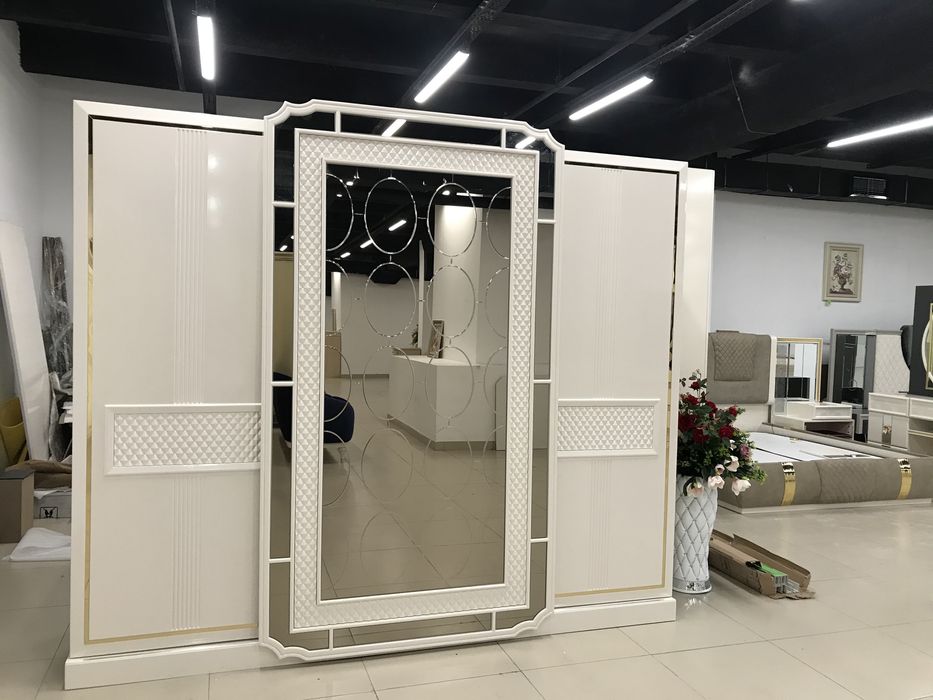 Продам шикарный шифоньер