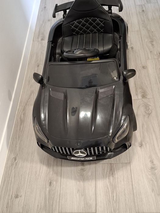 Mașinuța de copii mercedes, foarte puțin folosita