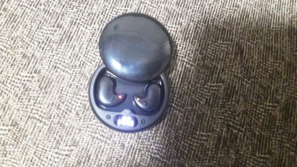 Casti bluetooth discrete in ear & sleep.