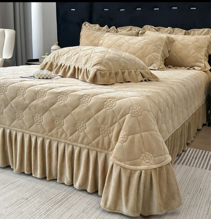 Покрывало с наволочками, велюр