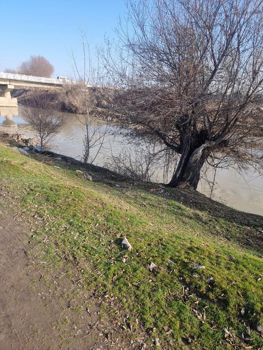 Uchaska sotiladi zor lakasiyada