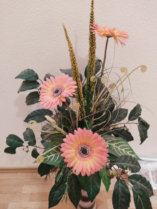 Продам вазу с экибаной