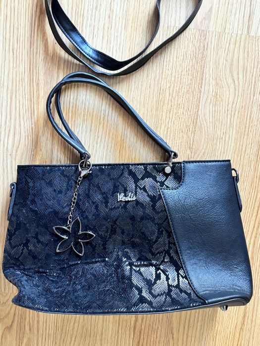 Дамска черна чанта