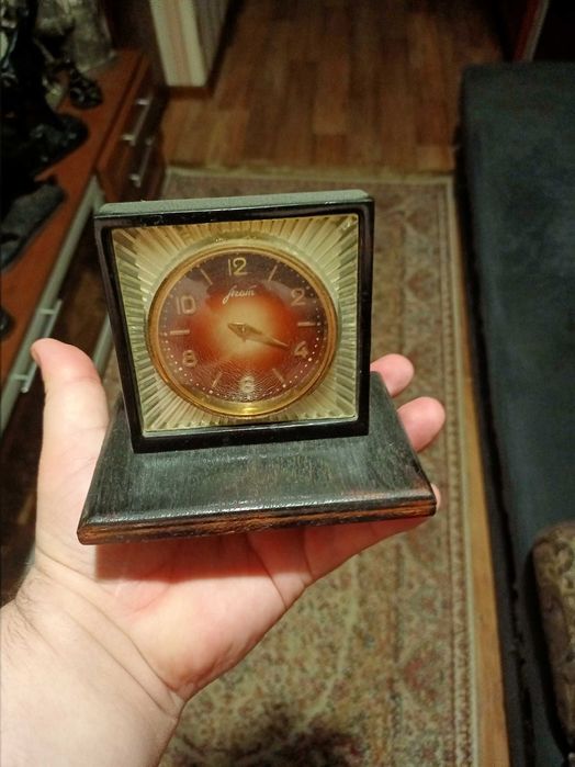 Продам настольные часы