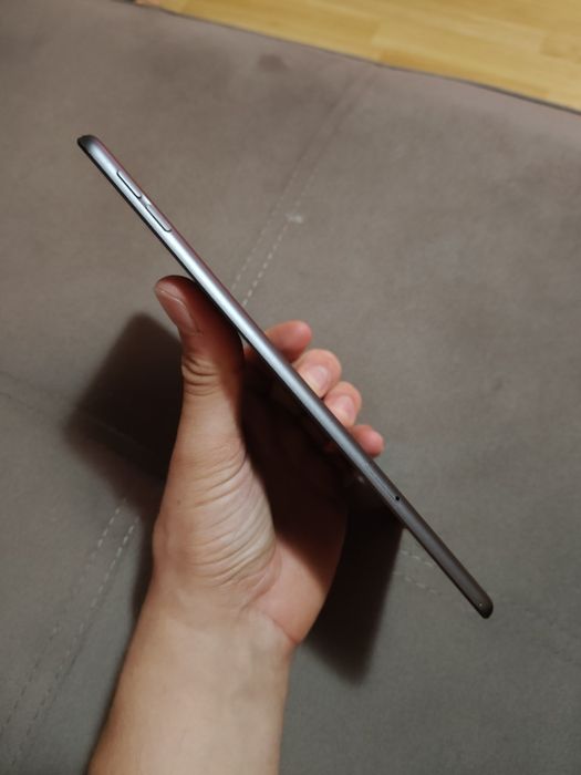 iPad Mini 5th generation 64GB celular