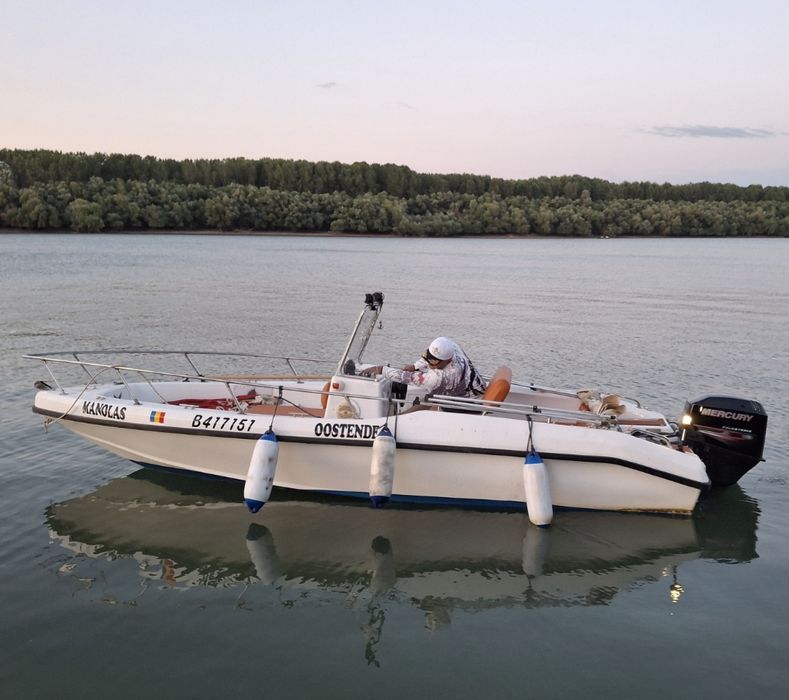 Barcă cu motor Mercury 40/60 CP + peridoc. Schimb cu barcă cabinată.