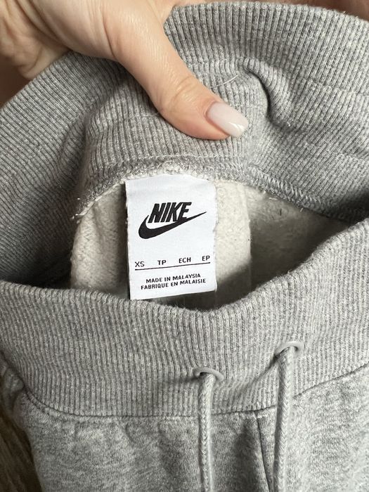 Сиво долнище Nike