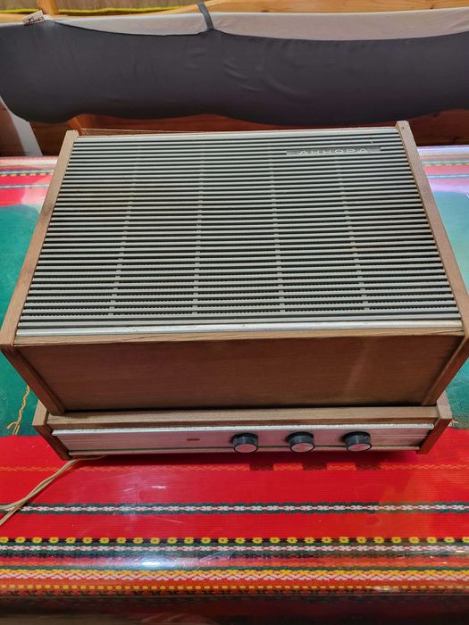 Ретро грамофон с касетофон – винтидж аудио система