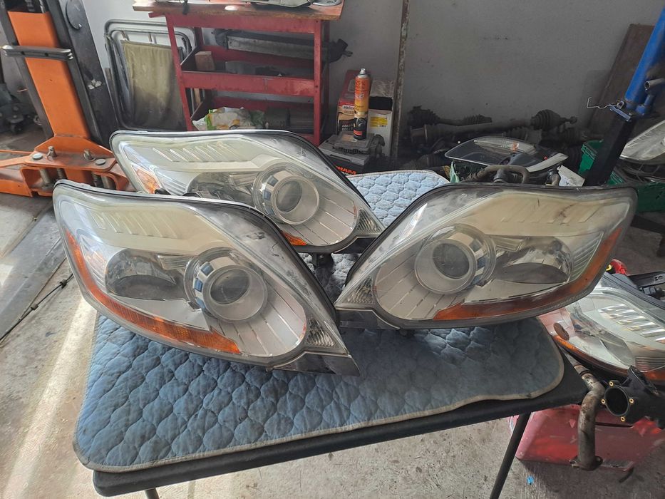 Far stanga dreapta Faruri cu Xenon Ford KUGA