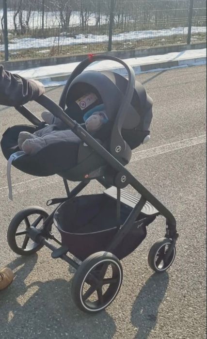 Vand pachet scoica auto Cybex + baza Cybex ISOFIX