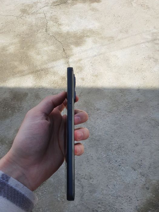Redmi 12 pro plus 5G. 
8+8/256 GB
Xolati zo'r . 120W zaryadchik. Karob