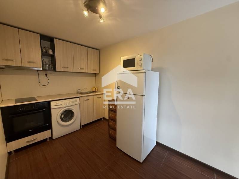 Ремонтирана и обзаведена, едноетажна къща под наем, в района на Зеленч