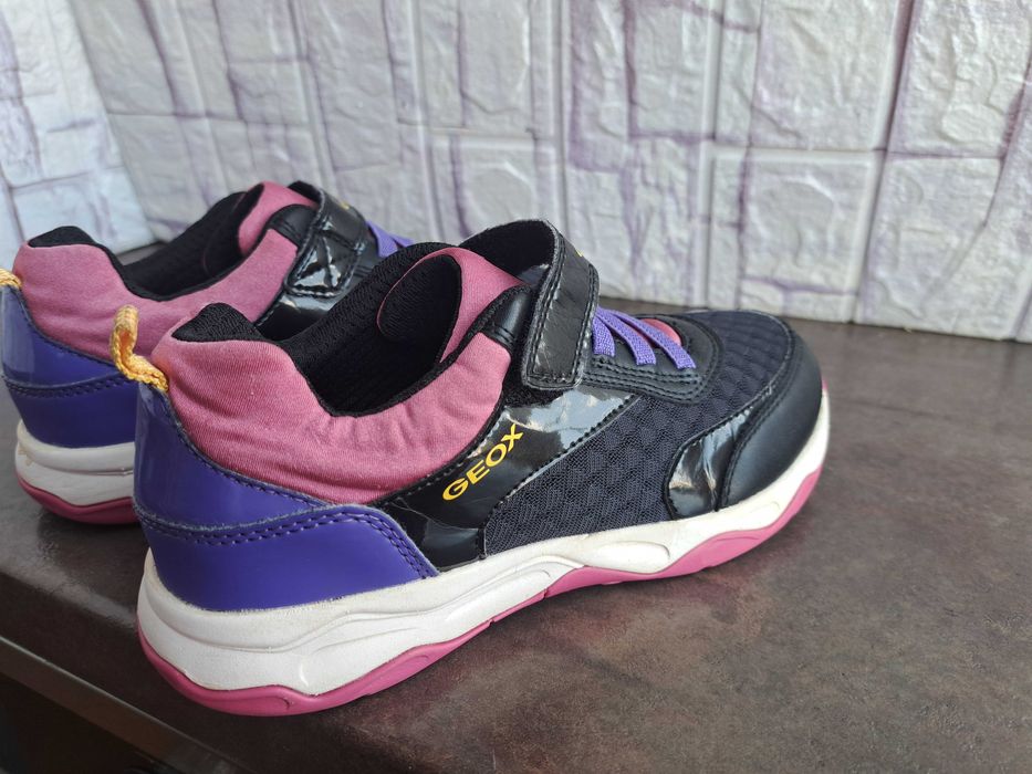 детски маратонки за момиче,кецове,спортни обувки Geox,34,геокс