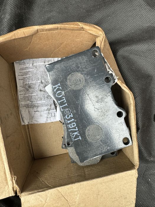 Продам тормозные колодки передние