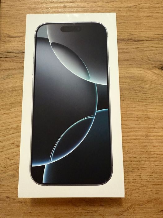 Коледен подарък iPhone 16 pro White 2 години гаранция