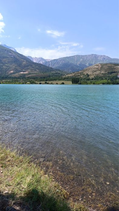 Тапчаны возле Чарвакского водохранилища