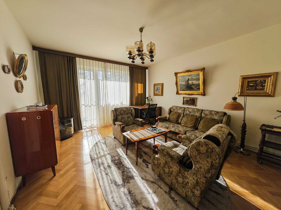 Apartament 2 camere decomandat, semicentral, cartier Plopilor – oază de liniște, verde și artă