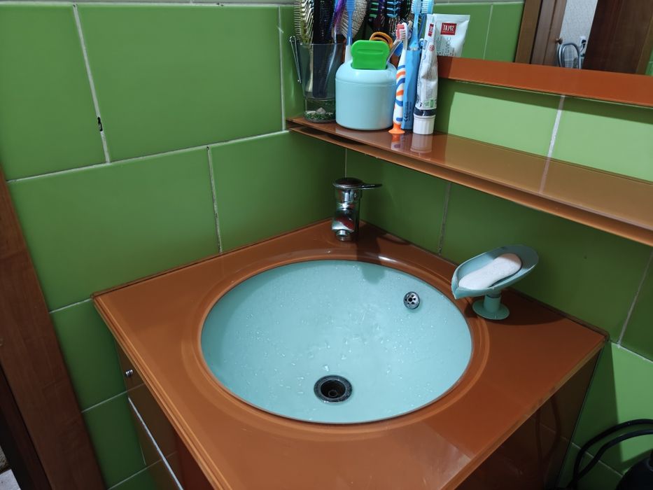 Продаю раковину с зеркалом