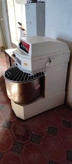 Mikser 25 kilogrammli holati a'lo