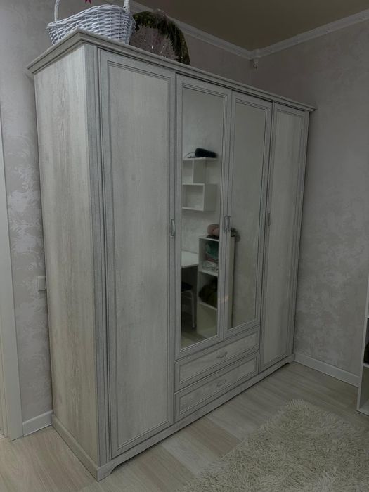 Шкаф почти новый